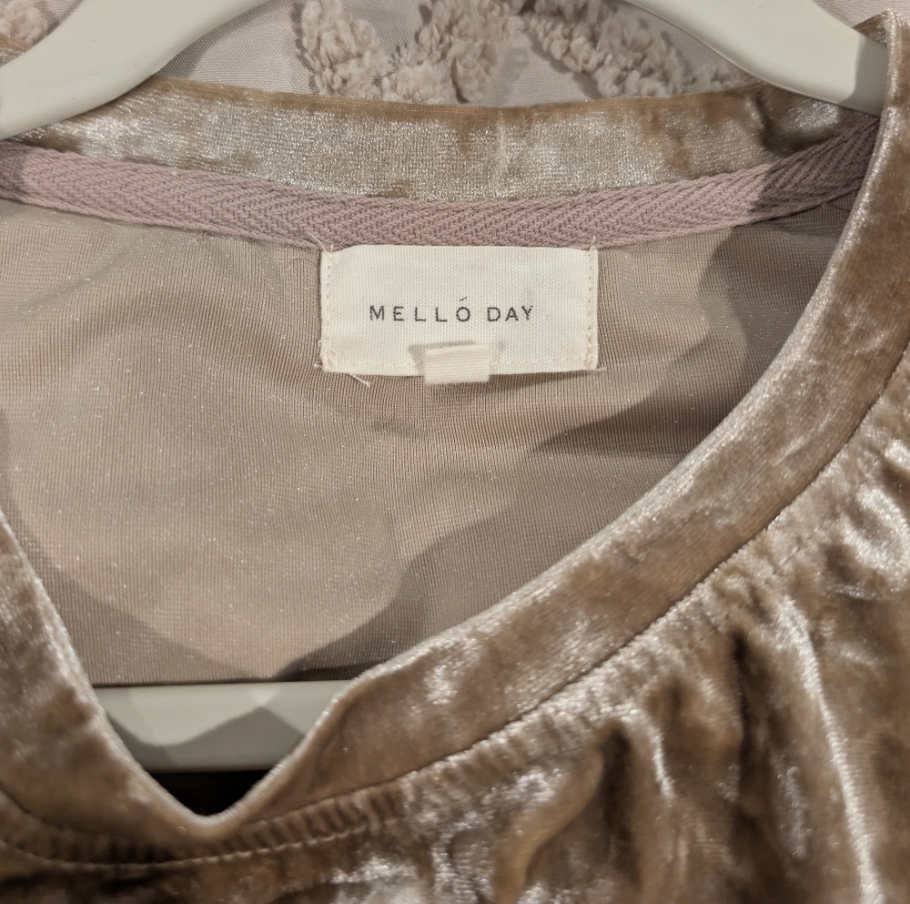 Mello Day Velvet Top